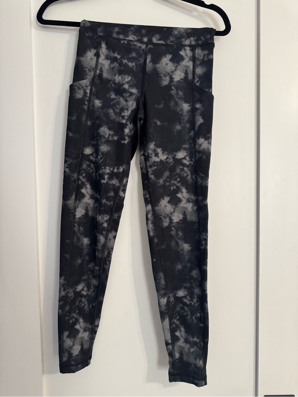 American Eagle Black Tie-Dye Performance Leggings